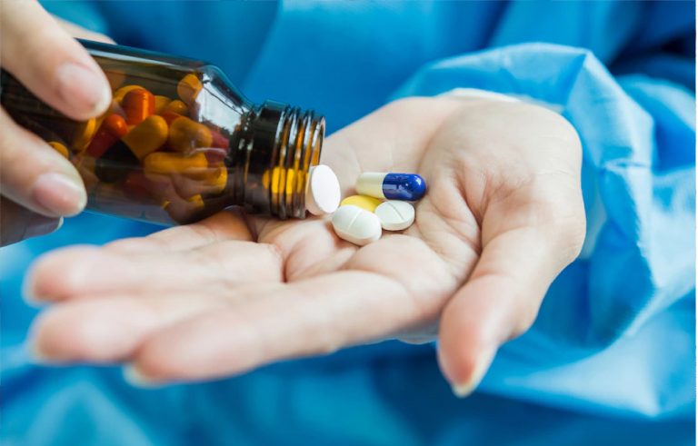 چرا مصرف خودسرانه آنتی‌ بیوتیک عوارض دارد؟